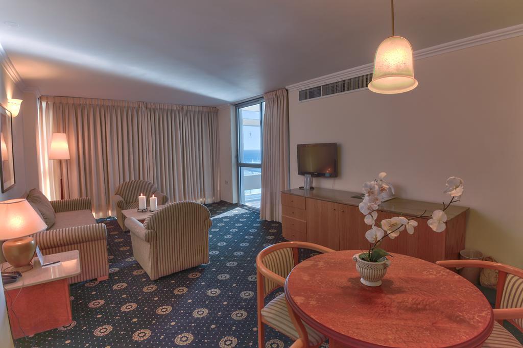 The Seasons Hotel -Studio & Suite Нетанья Екстер'єр фото